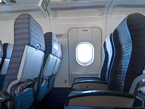 飞机的逃生门有什么作用