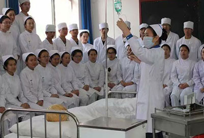 成都希望卫校特色专业是护理