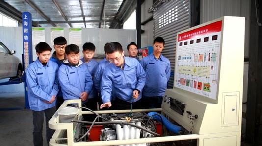 遵义初中生读汽车电子技术应用专业好不好,遵义汽修职业技术学院