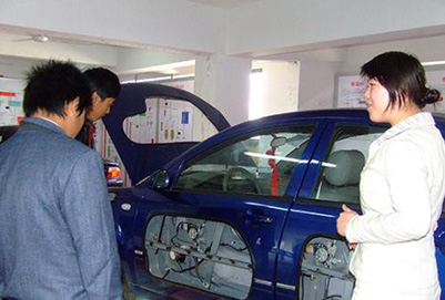 遵义汽修学校分享：干汽修真的又脏又累吗?