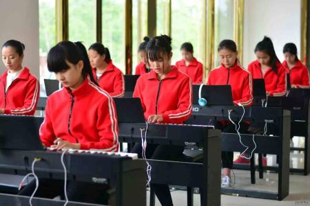 重慶學幼師職業(yè)的優(yōu)勢是什么,重慶幼師師范學校
