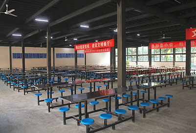 成都育华计算机职业学校食堂情况