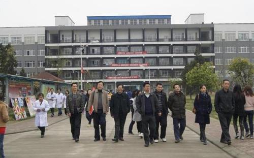 成都职校看不看高考分，成都职校录取分数线_招生信息