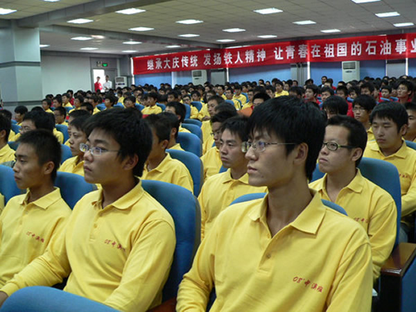 南充邮电工业学校2020-石油工程招生(中专+大专)_招生信息