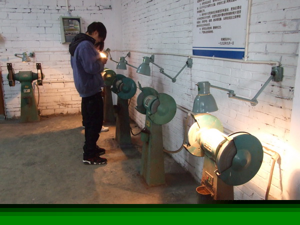 四川南充服装学校2020-机电技术应用招生(中专大专)_招生信息