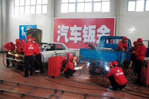 成都汽修职业技术学院分享:怎么学汽车美容才不累