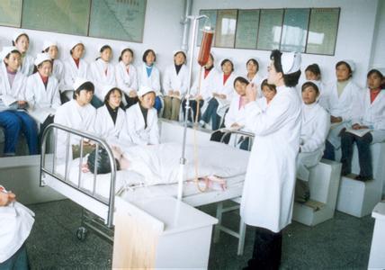 四川助产护理专业院校哪个比较好