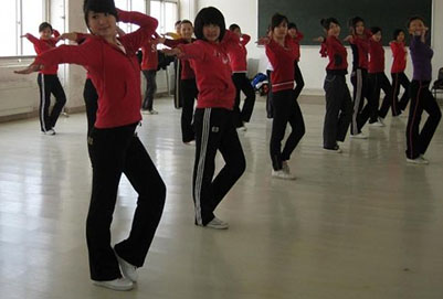 成都幼师学校舞蹈课程练习