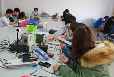 重庆汽修学校透露:女生学汽修更好就业