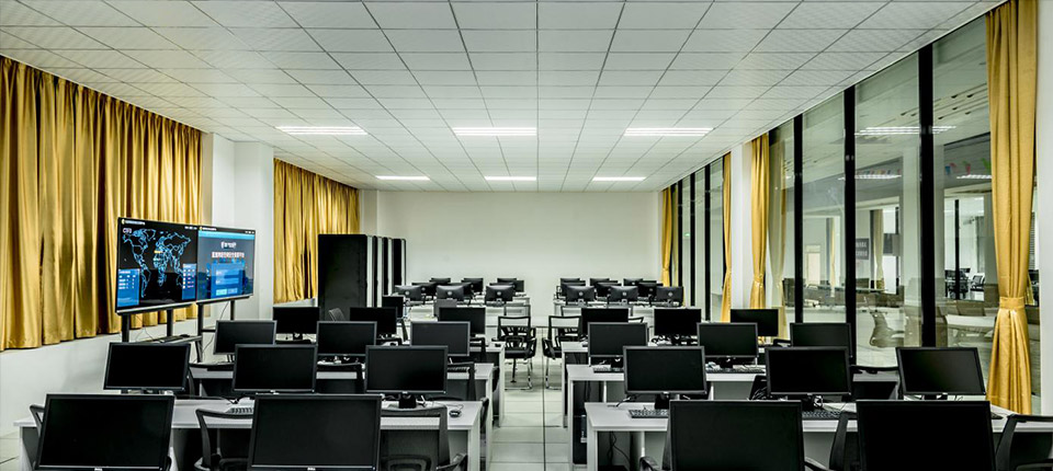 贵阳市铁路学校的高铁乘务专业招生要求