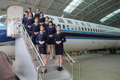 贵阳市高铁学校高铁乘务专业女生毕业后的待遇怎样?