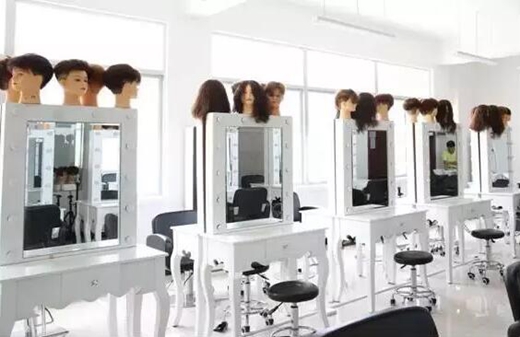 贵州职校医学美容美发美甲专业