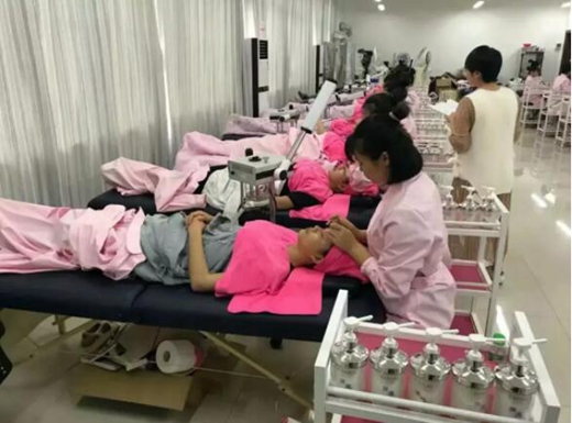 贵州科技学校医学美容美发美甲专业