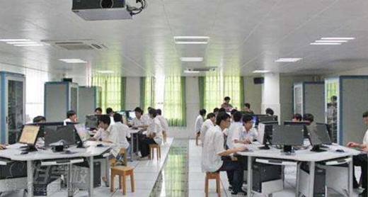 2020年黔西南理工职业技术学校学费报名费收费标准是多少