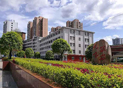 åå·ççä¸å¦æ ¡