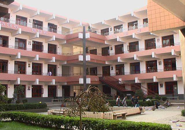 贵州省龙里中等职业学校学校简介