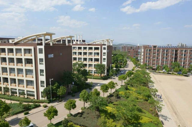 2020年四川晨光化工技工学校校园规模及环境