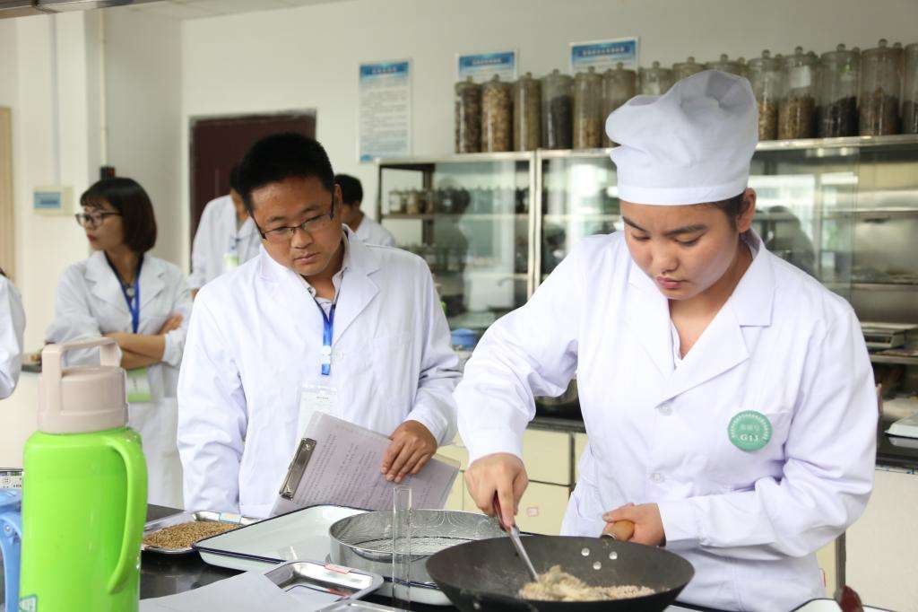 2020年眉山机电职业技术学校开设专业计划收费标准