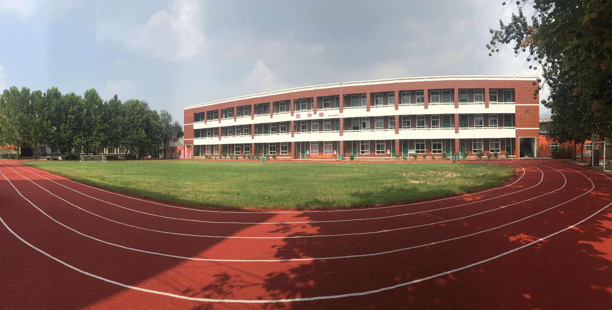 2020年成都纺织高等专科学校学费收费贵吗？