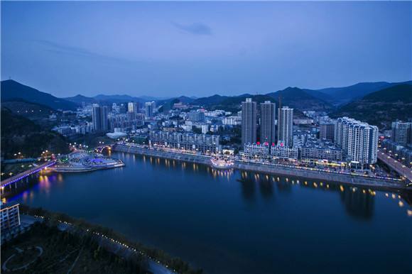 四川省盐亭县职业技术学校地址在哪里?