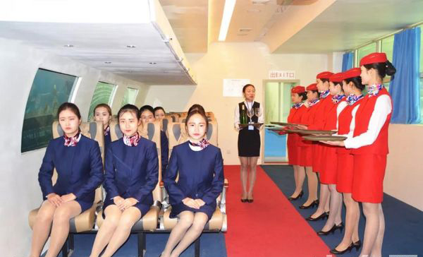 四川国盛技工学校高铁动车服务2