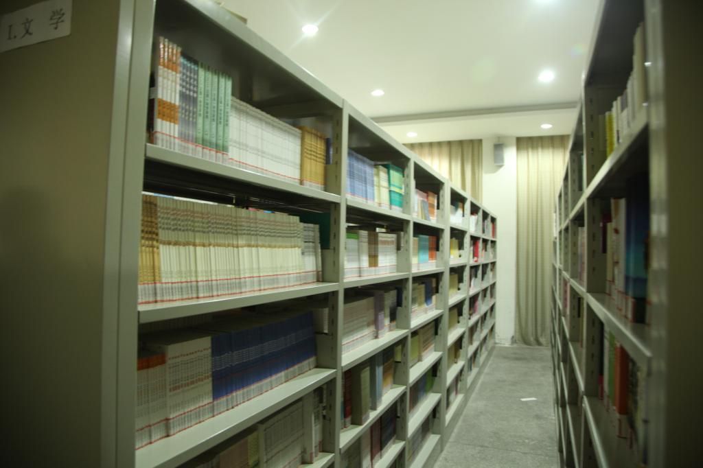 重庆市工艺美术学校图书馆