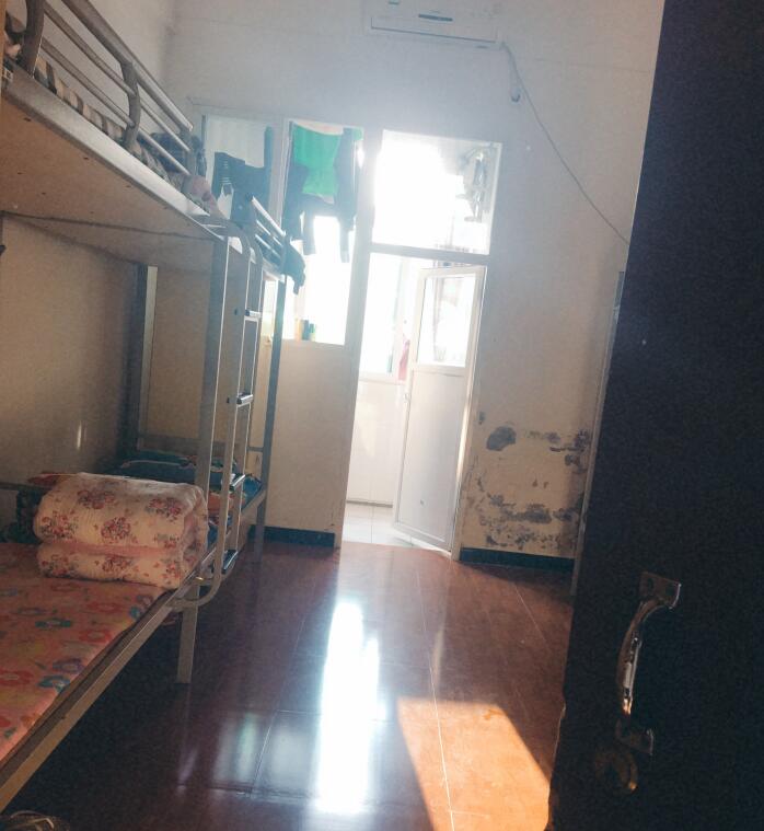 重庆市旅游学校寝室环境