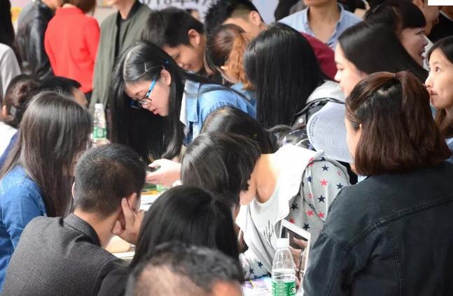 我校物流、航空、卫生科学系年度最后一场毕业生校园招聘会圆满结束