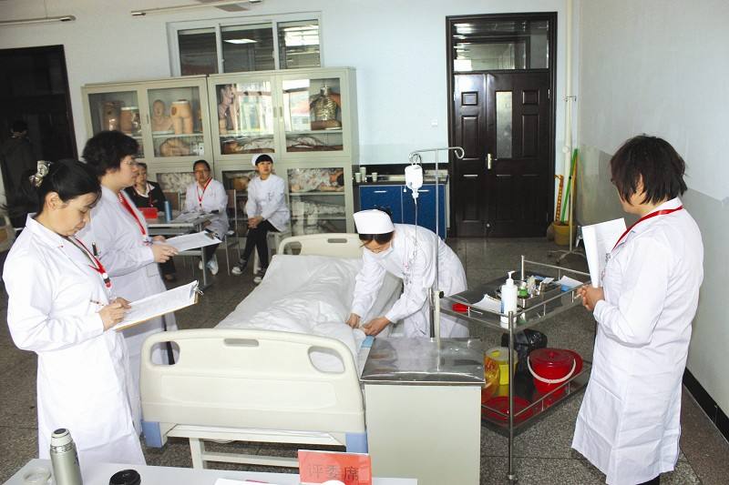 重庆市长寿卫生学校学子进入医院工作