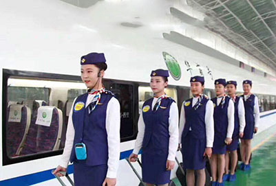女生初中毕业选择读重庆铁路学校怎么样