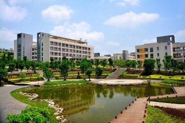 重庆工业职业技术学院的校园景观