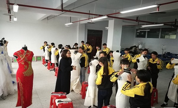 重庆市秀山职教中心服装设计与工艺 重庆市秀山职教中心服装设计与工艺
