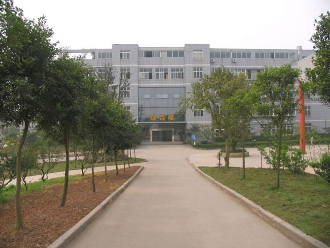 重庆工贸高级技工学校（重庆工贸技师学院）综合大楼