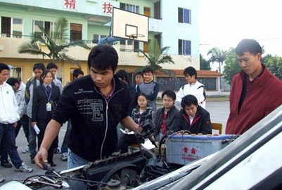 选择重庆汽车维修学校没有就业担心
