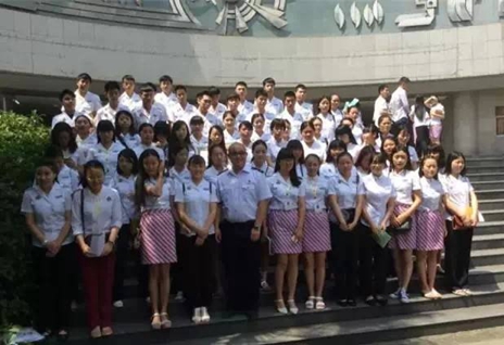 重庆航空专业学校一年学费是多少
