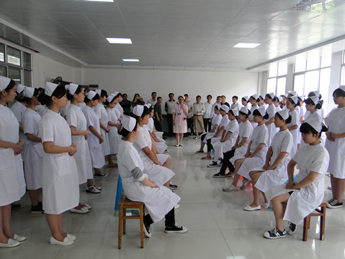 重庆女生学护理有前途和就业需求如何