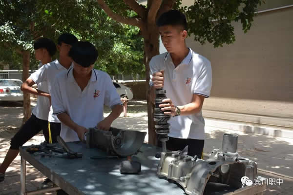 宾川县职业高级中学汽车运用与维修专业 宾川县职业高级中学汽车运用与维修专业